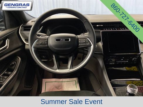 Used 2025 Jeep Grand Cherokee Altitude AWD/4WD image 31