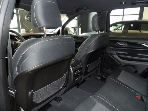 Used 2024 Jeep Grand Cherokee Laredo w/ Luxury Tech Group I AWD/4WD image 22