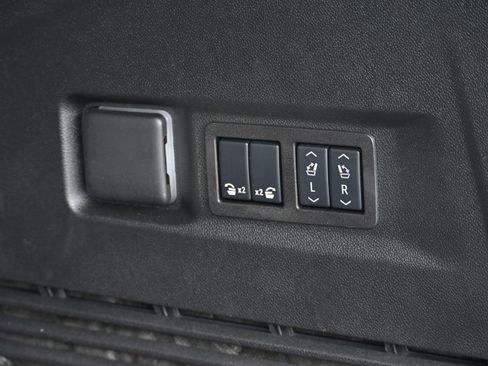 Used 2025 GMC Yukon Elevation w/ Elevation Premium Package image 36