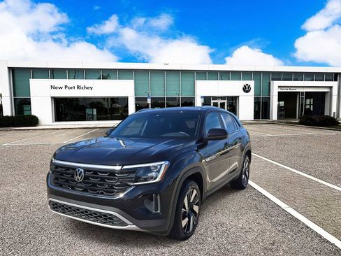 Used 2024 Volkswagen Atlas Cross Sport SE image 4