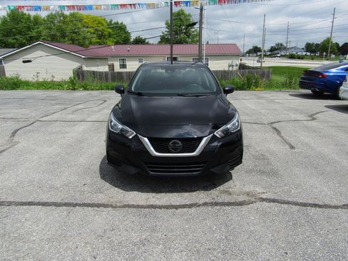 Used 2021 Nissan Versa S FWD image 2