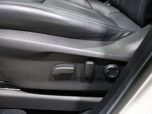 Used 2024 Subaru Ascent Limited w/ Technology Package image 12