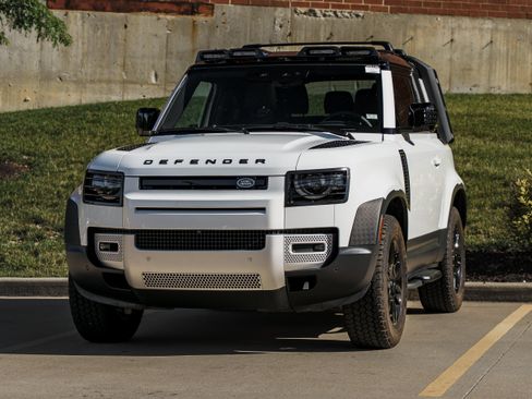 Used 2025 Land Rover Defender 90 S AWD/4WD image 7