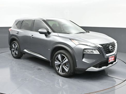 Used 2023 Nissan Rogue Platinum w/ Platinum Premium Package image 2