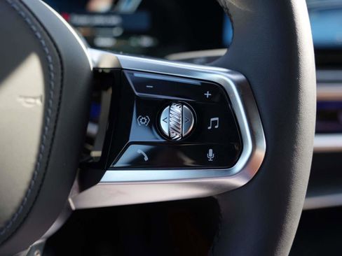 Used 2025 BMW i7 xDrive60 image 18