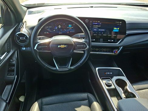 Used 2026 Chevrolet Equinox LT w/ Convenience Package II FWD image 11
