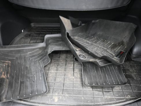 Used 2020 Toyota RAV4 XLE image 30