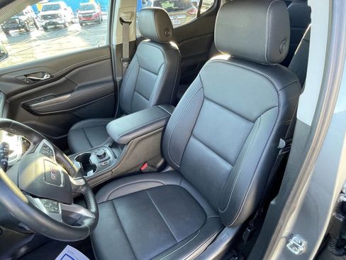 Used 2023 GMC Acadia SLT w/ Preferred Package image 3