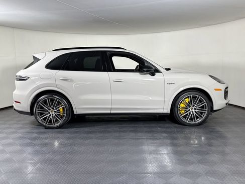 Used 2023 Porsche Cayenne Turbo S AWD/4WD image 16