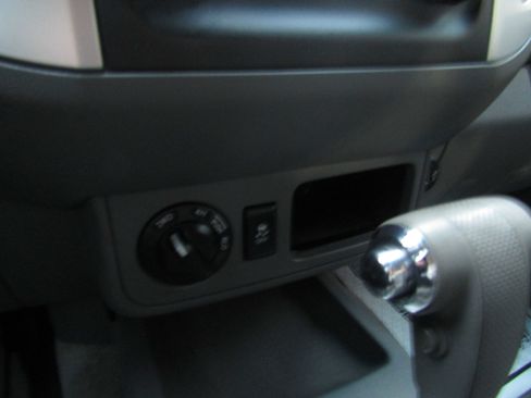 Used 2018 Nissan Frontier SV image 19