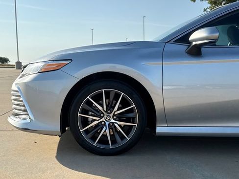 Used 2023 Toyota Camry XLE FWD image 5