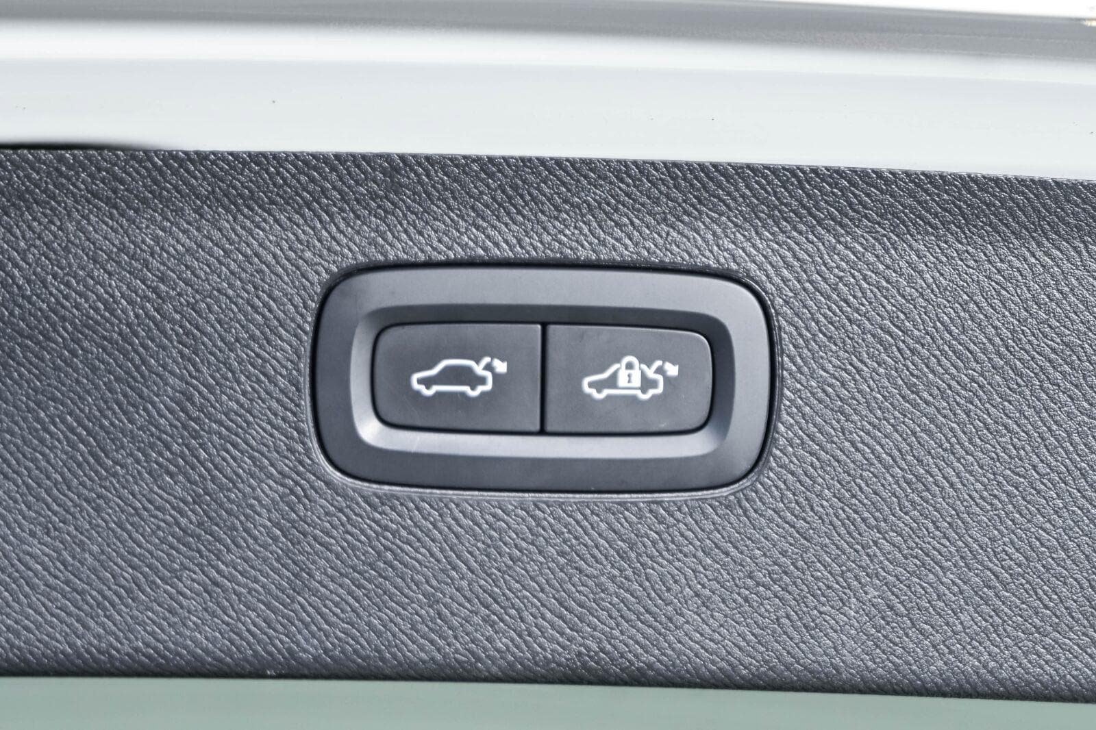 Certified 2023 Volvo XC90 B6 Plus AWD/4WD image 32