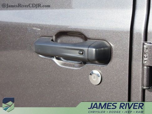 Used 2024 Jeep Wrangler Willys image 19