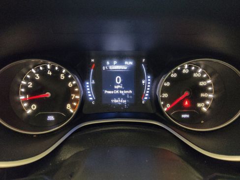 Used 2020 Jeep Compass Latitude FWD image 23