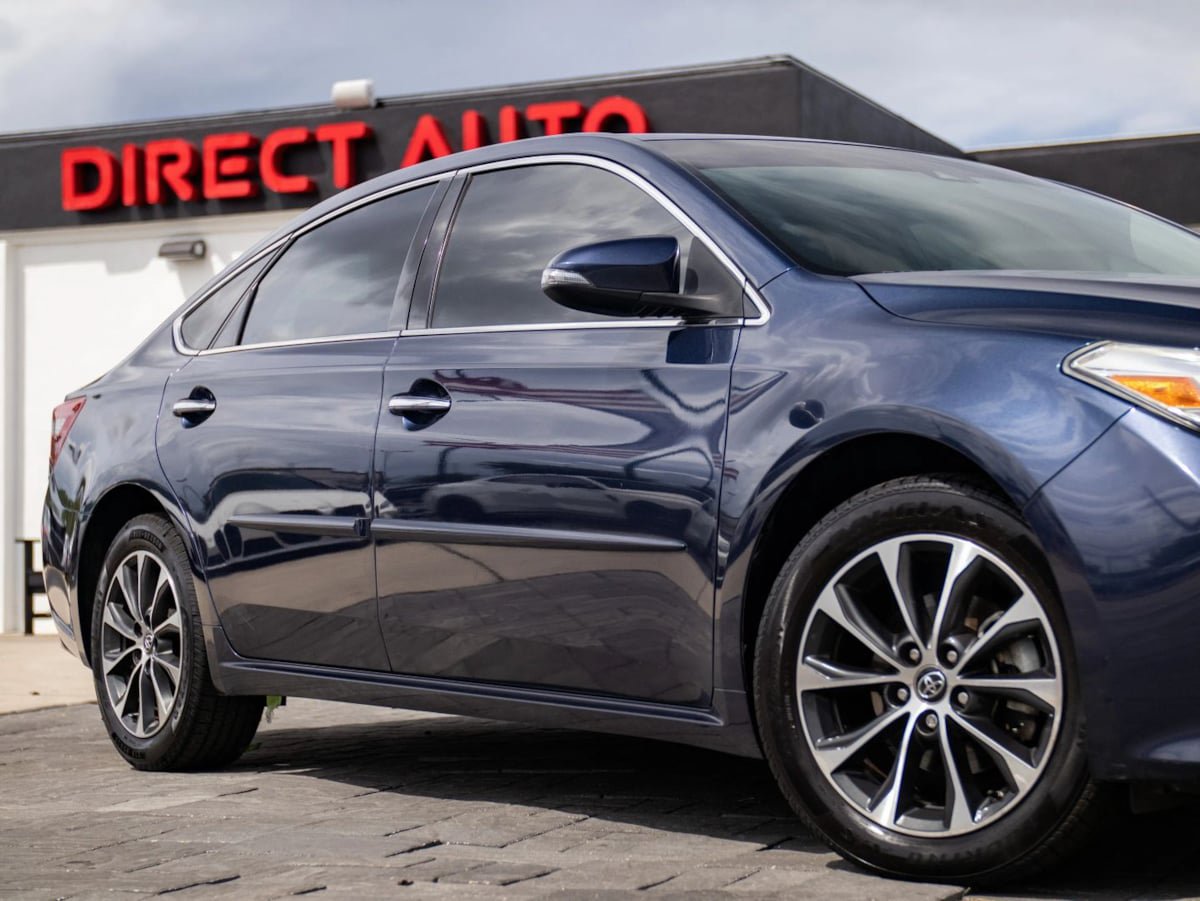 Used 2017 Toyota Avalon XLE w/ Carpet Mat Package FWD image 2