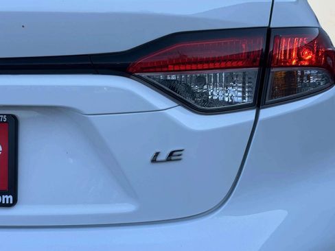 Used 2021 Toyota Corolla LE FWD image 39