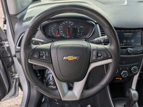 Certified 2022 Chevrolet Trax LT w/ LT Convenience Package AWD/4WD image 16