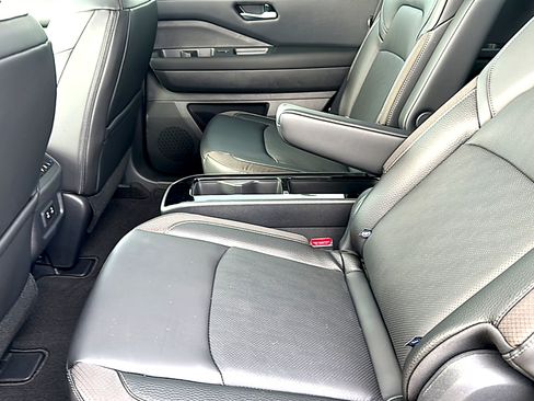 New 2026 Nissan Pathfinder SL w/ SL Premium Package image 16
