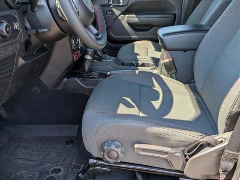 Used 2024 Jeep Wrangler Unlimited Rubicon w/ Technology Group image 16