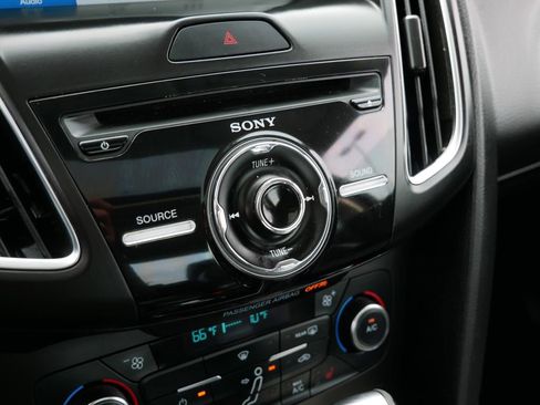 Used 2017 Ford Focus Titanium image 19