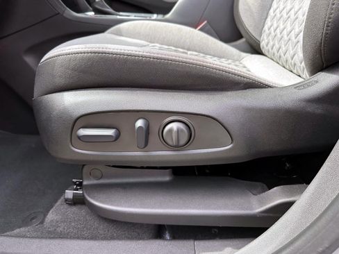 Used 2023 Chevrolet Equinox LS w/ LS Convenience Package AWD/4WD image 10
