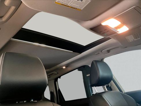 Used 2023 Nissan Rogue SL w/ SL Premium Package FWD image 12