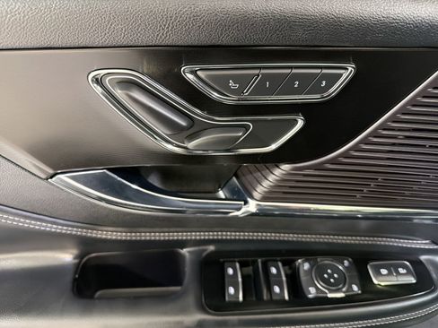 Used 2022 Lincoln Corsair Reserve w/ Equipment Group 201A image 11