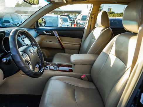 Used 2013 Toyota Highlander Limited image 17