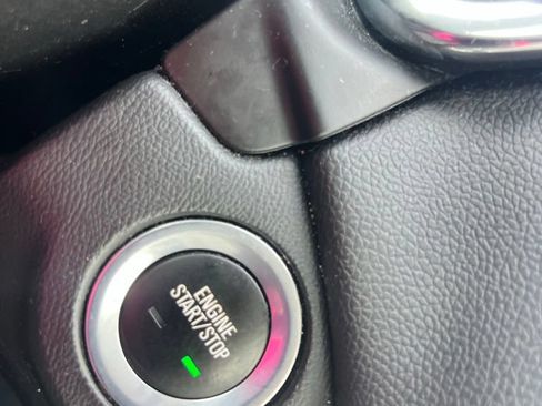 Used 2018 Chevrolet Equinox LT FWD image 13