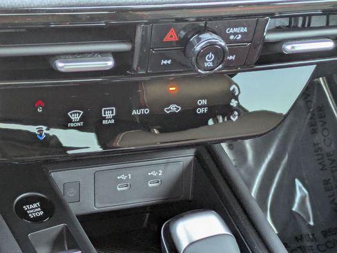 New 2026 Nissan Kicks SR FWD image 16