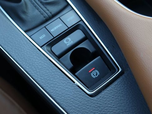 Used 2022 Toyota Avalon Limited w/ Advanced Safety Package FWD image 34