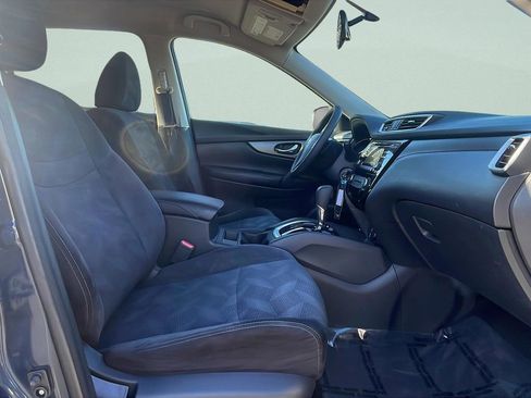 Used 2016 Nissan Rogue S w/ S Family Package image 19