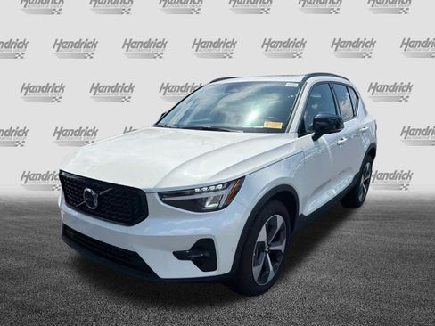 Used 2026 Volvo XC40 B5 Plus AWD/4WD image 9