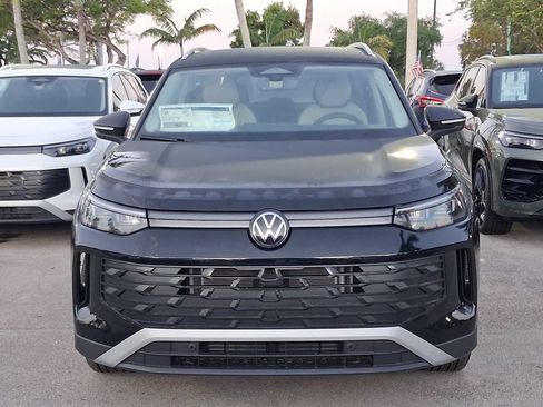 New 2026 Volkswagen Tiguan SE FWD image 2