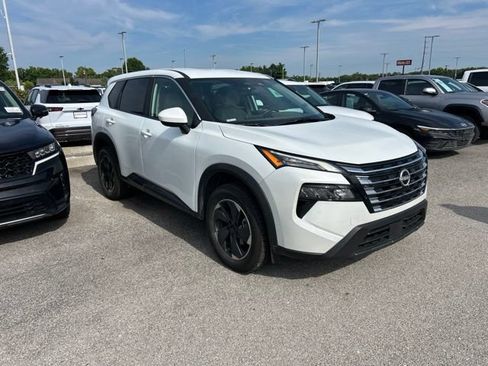 Used 2025 Nissan Rogue SV AWD/4WD image 2