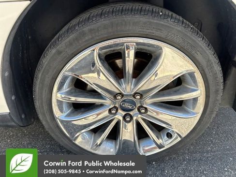Used 2010 Ford Taurus Limited FWD image 12