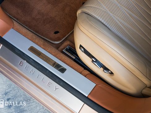 Used 2022 Bentley Flying Spur W12 image 24