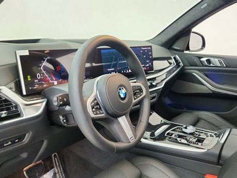 Used 2026 BMW X7 xDrive40i w/ M Sport Package AWD/4WD image 19