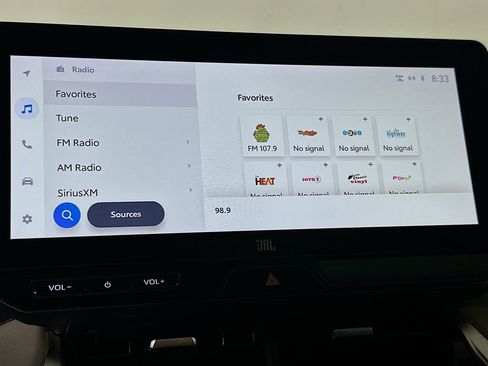 Used 2023 Toyota Venza Limited image 29