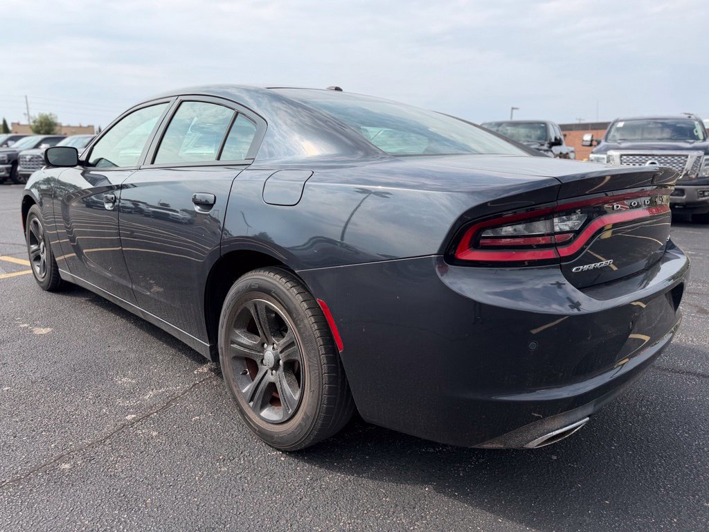 Used 2018 Dodge Charger SXT RWD image 5