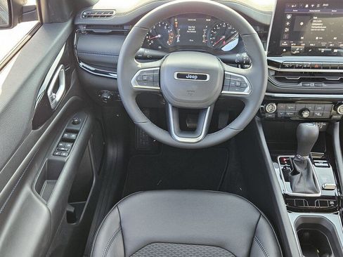 New 2026 Jeep Compass Latitude image 11