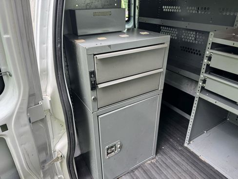 Used 2013 Chevrolet Express 2500 RWD image 27