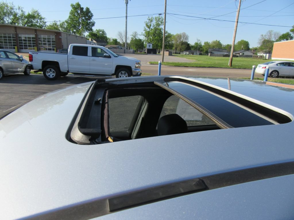 Used 2009 Pontiac G8 w/ Premium Package RWD image 6