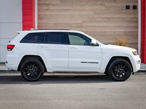Used 2019 Jeep Grand Cherokee Altitude AWD/4WD image 2