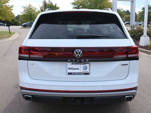Used 2025 Volkswagen Atlas Peak Edition SE image 6