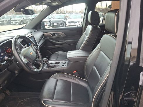 Used 2023 Chevrolet Traverse Premier image 13