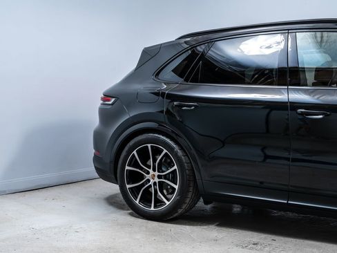 New 2026 Porsche Cayenne E-Hybrid AWD/4WD image 11