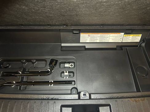 Used 2023 Toyota Highlander L FWD image 21