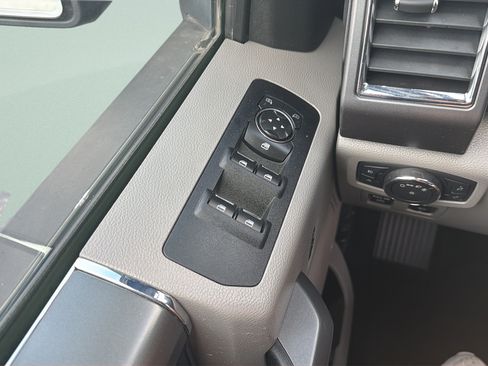 Used 2015 Ford F150 XLT w/ Equipment Group 301A Mid AWD/4WD image 26