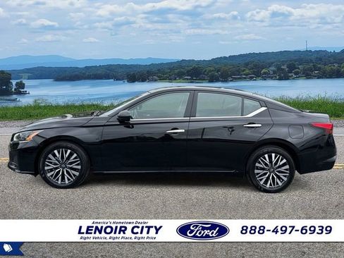 Used 2025 Nissan Altima 2.5 SV FWD image 5